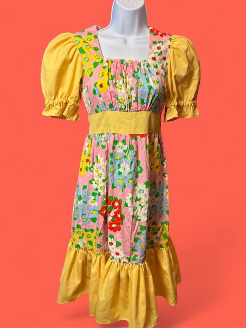 Vintage 1960s/70s Colorful floral dress that ties at the waist